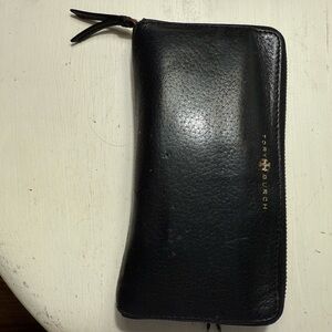 Tory Burch Black Leather Zip Wallet